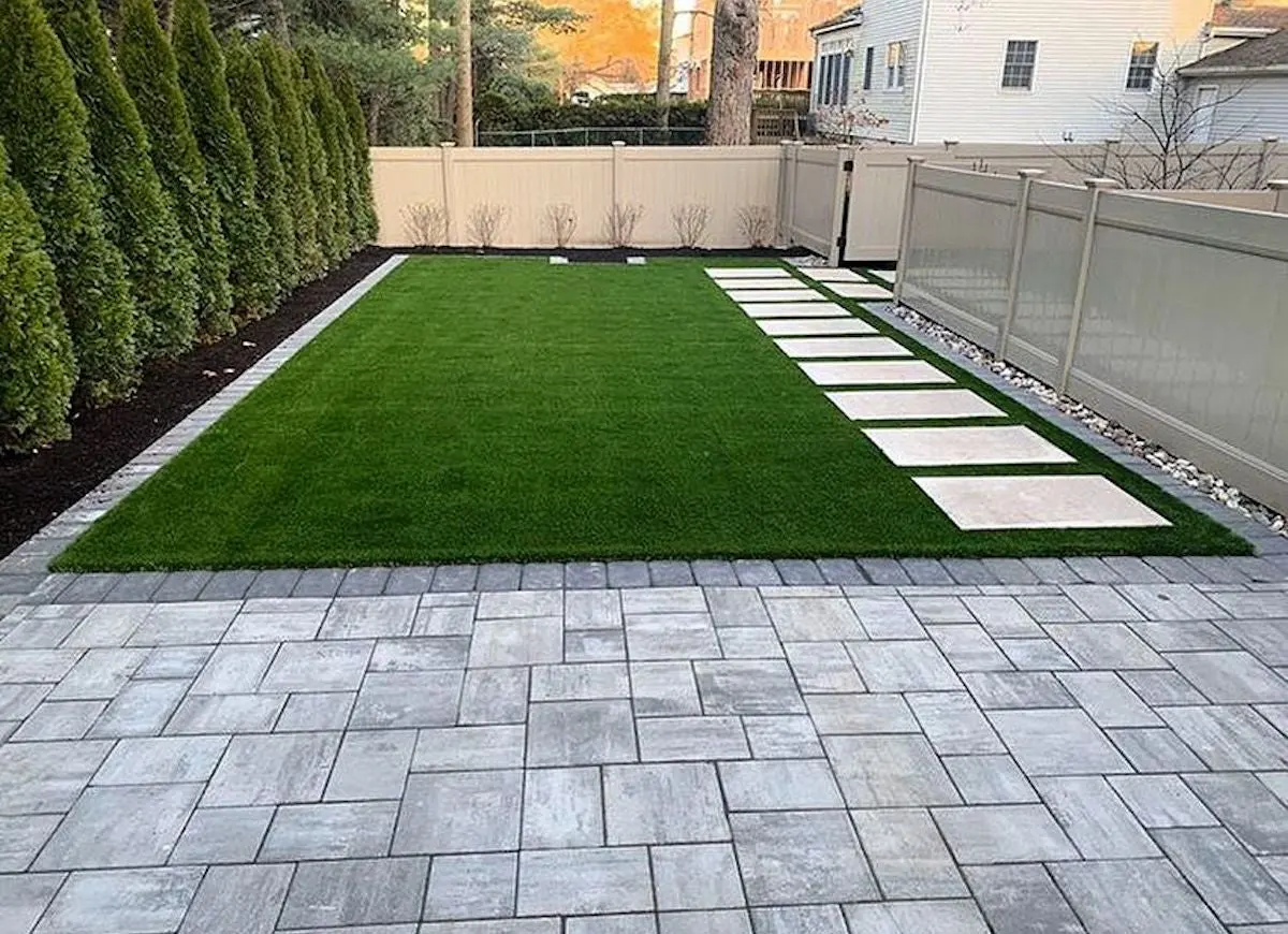 Landscaping & Retaining Walls photo 2