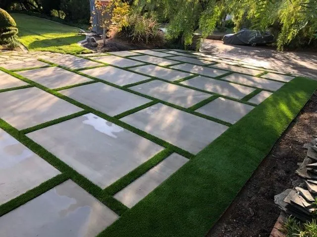 Landscaping & Retaining Walls photo 1