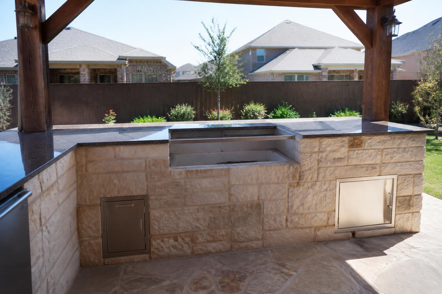 Outdoor Kitchens & Pergolas photo 2