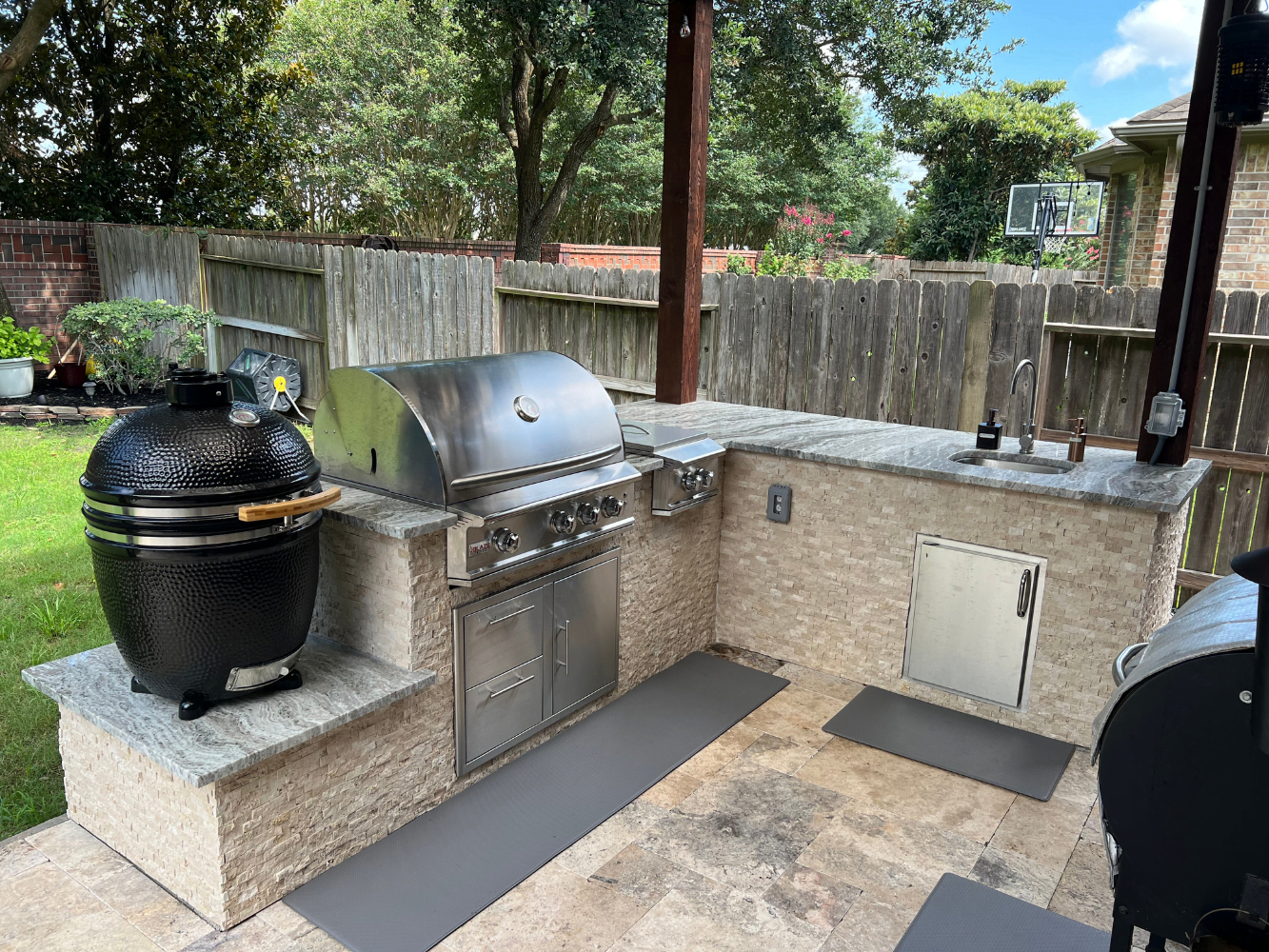 Outdoor Kitchens & Pergolas photo 4