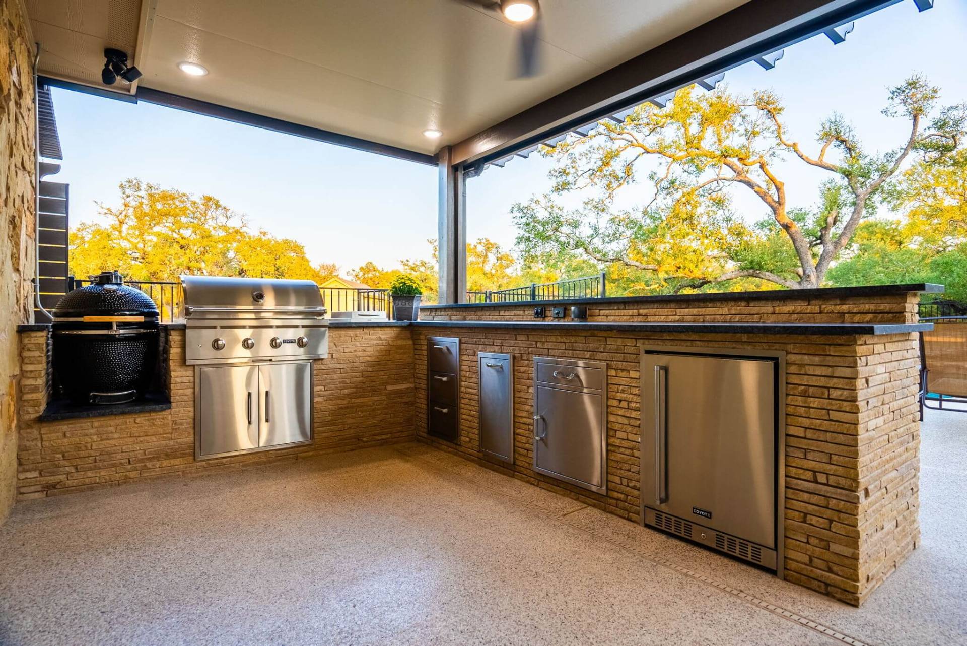 Outdoor Kitchens & Pergolas photo 5
